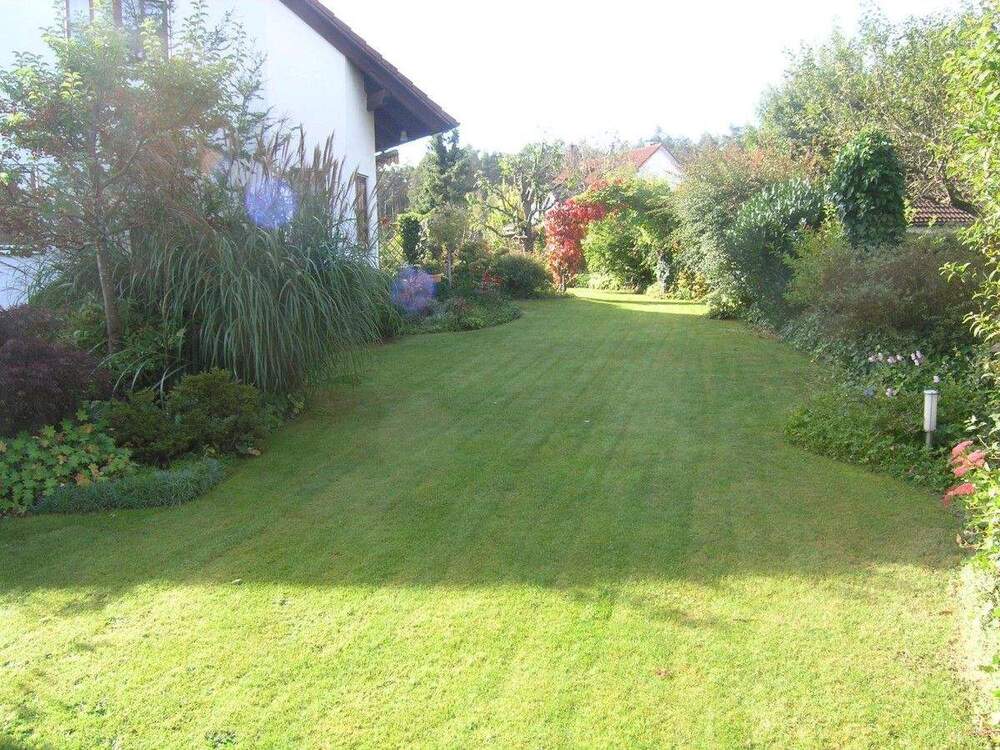 Thumbnail-1-Familien-Haus mit Garage und Carport in bester Wohnlage von Lauf-Rudolfshof