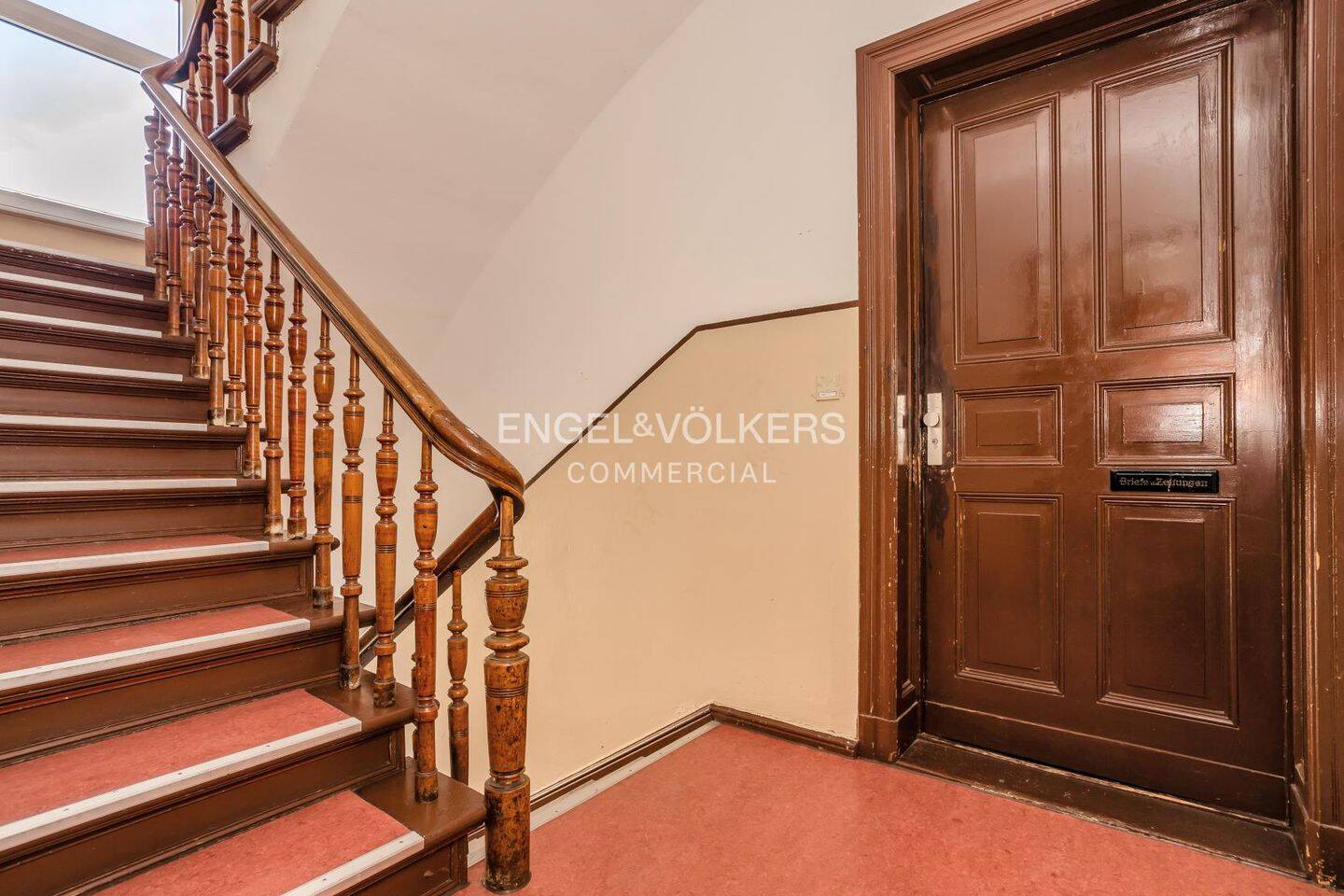 Thumbnail-Repräsentativer Altbau in Platzlage