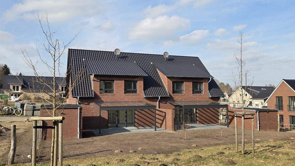 Thumbnail-Feine Architekten-Doppelhaushälfte in Bispingen