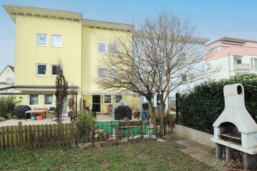 Thumbnail-Gepflegtes Reihenmittelhaus mit Garten, Garage und 2 Freistellplätzen in Münchingen. Energieeff. 