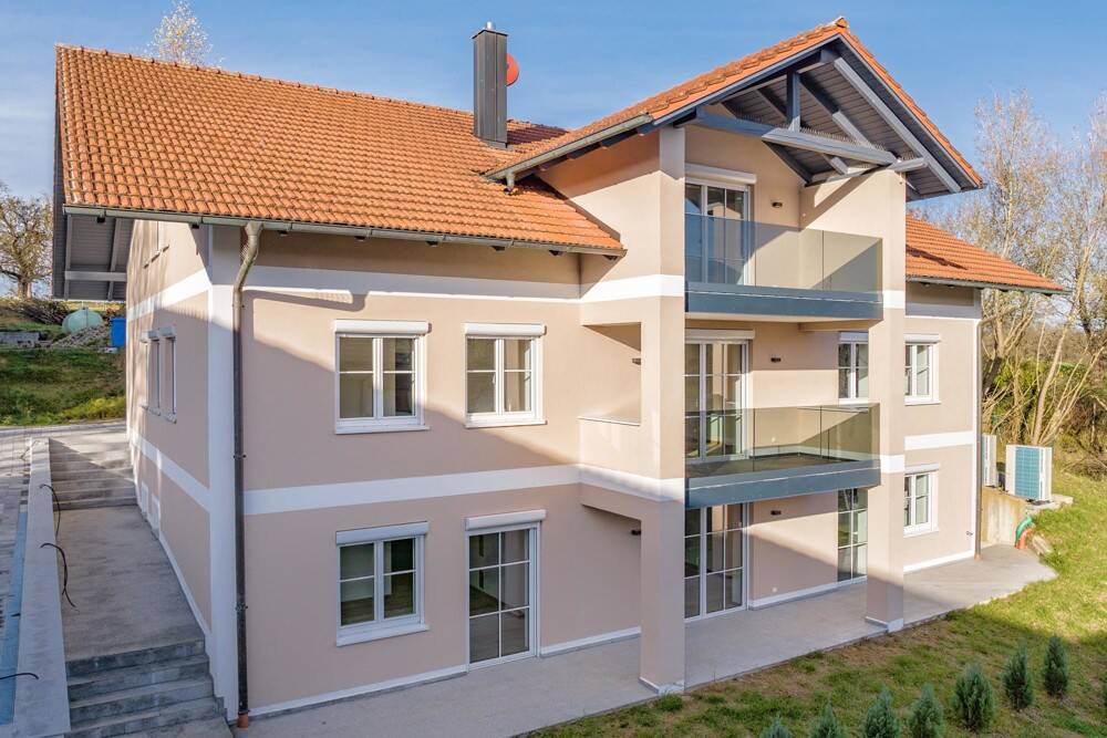 Thumbnail-Hochwertig sanierte DG-Wohnung mit moderner EBK und Südbalkon