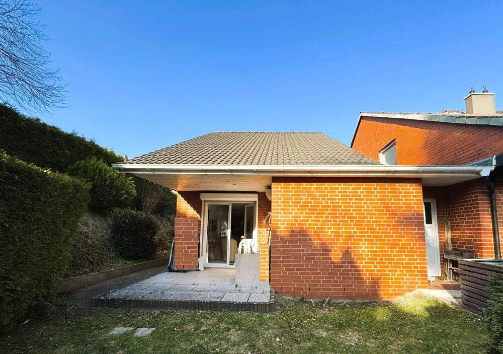 Thumbnail-Patentes kleines Einfamilienhaus mit Carport und Garten, Bj. 2001 in Ruhelage und dennoch zentral