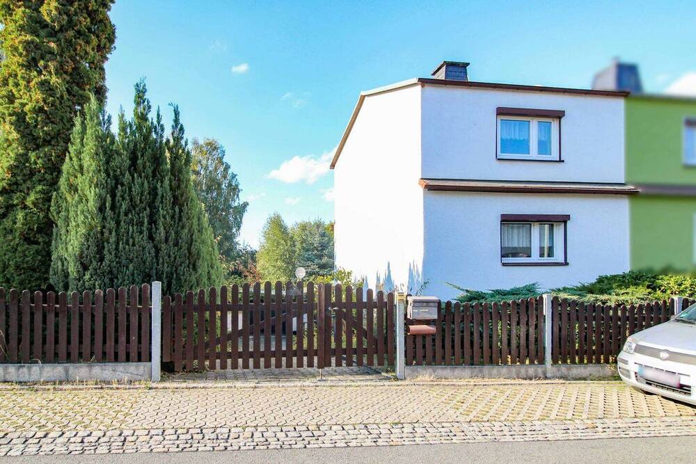 Thumbnail-Doppelhaushälfte mit großem Grundstück zum Herrichten