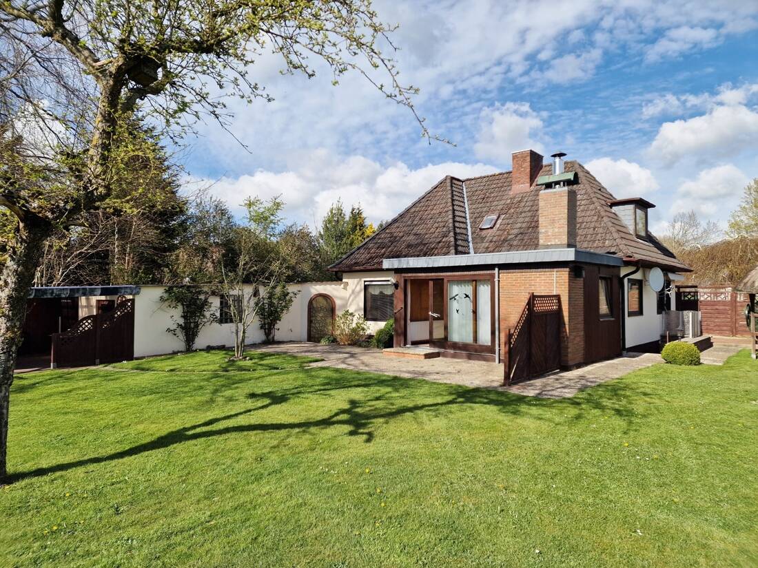 Thumbnail-Einfamilienhaus mit Wintergarten, Garage und großem Garten