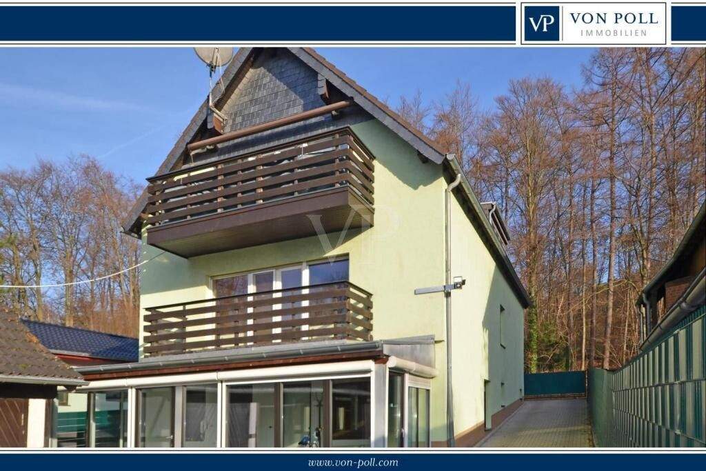 Thumbnail-Zweifamilienhaus mit Einliegerwohnung - großer Garten und 3 Garagen