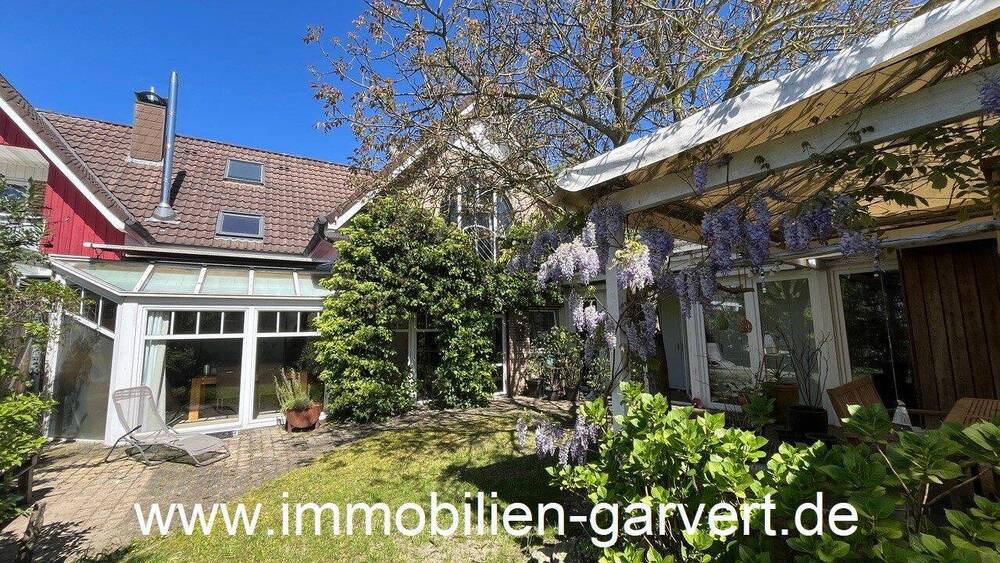 Thumbnail-Außergewöhnliche 5-Zimmer-Eigentumswohnung mit Kamin, Einbauküche, Garten, Garage, Carport in ruhiger Lage in Rhede