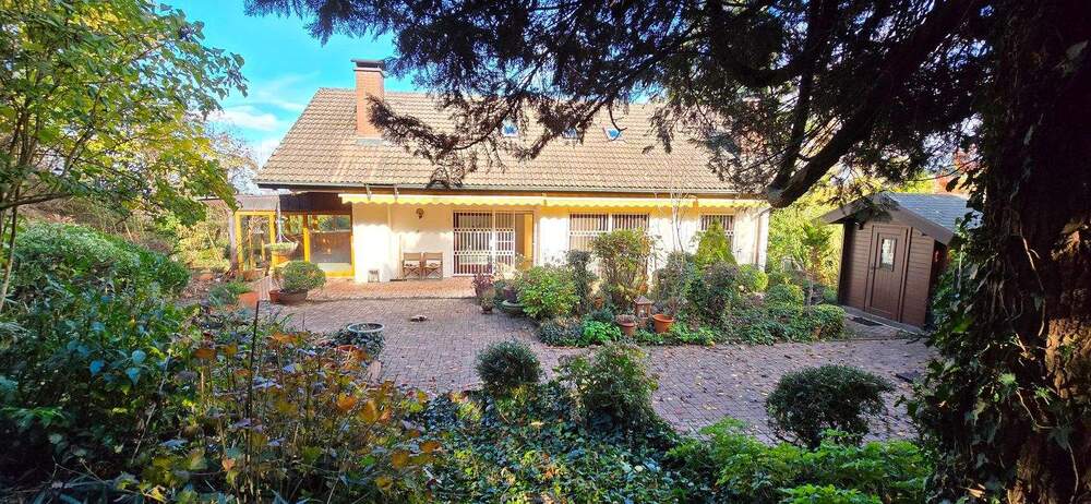 Thumbnail-Einfamilienhaus in begehrter Lage mit traumhaftem u. uneinshebarem Grundstück (Elw. mögl.)- Ihr neues Zuhause wartet auf Sie!