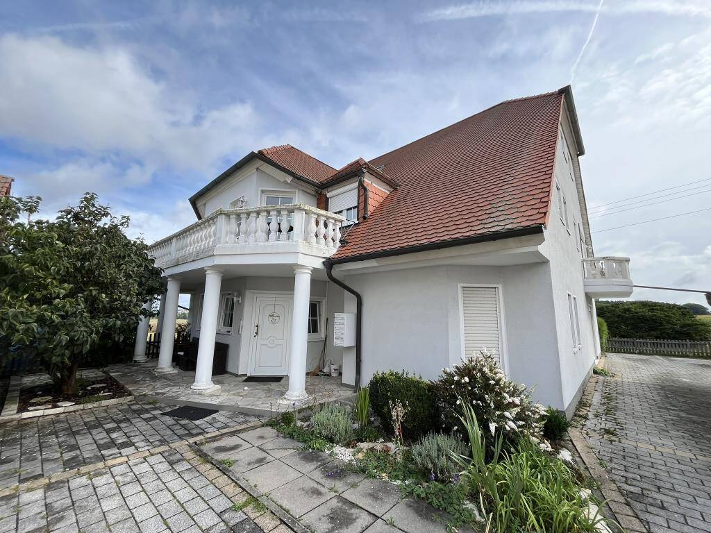 Thumbnail-Erdgeschosswohnung mit Terrasse, Garten & 2 Stellplätzen in ruhiger Lage