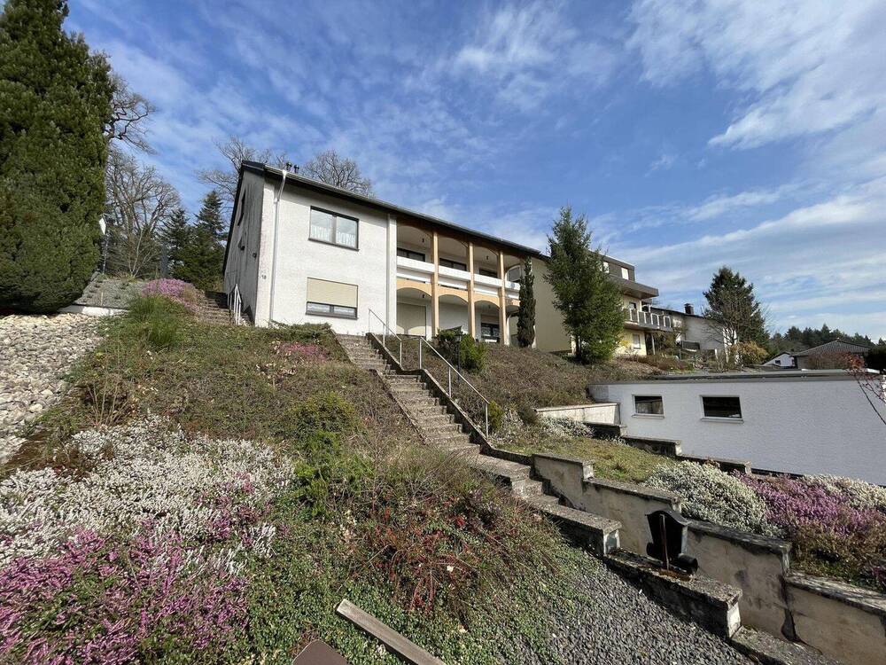 Thumbnail-Wohnhaus mit Einliegerwohnung und schönem Fernblick in Ortsrandlage von Föhren