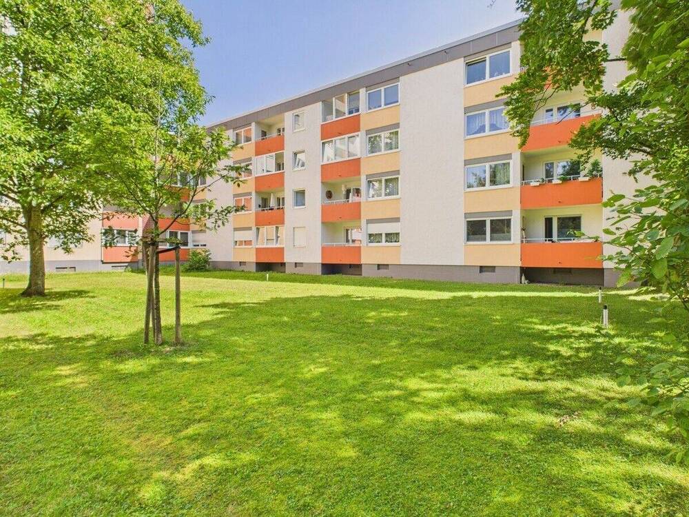 Thumbnail-zum Selbstbezug ab 2027: modernisierte, gut geschnittene 5-Zimmer-Wohnung mit Westloggia