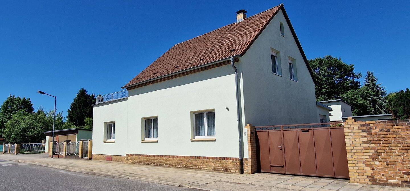 Thumbnail-Brauchen Sie etwas mehr Platz? Großes Einfamilienhaus mit schönem Grundstück im Zentrum von Lauchhammer