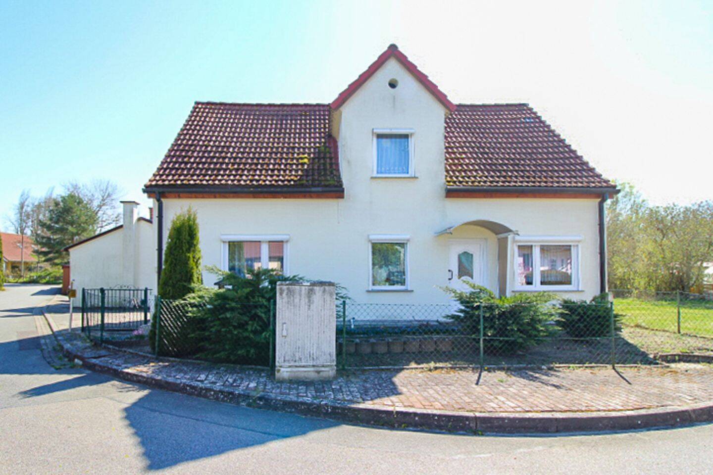 Thumbnail-Großzügiges Haus - Großes Grundstück - viel Potential - auf der Insel Rügen