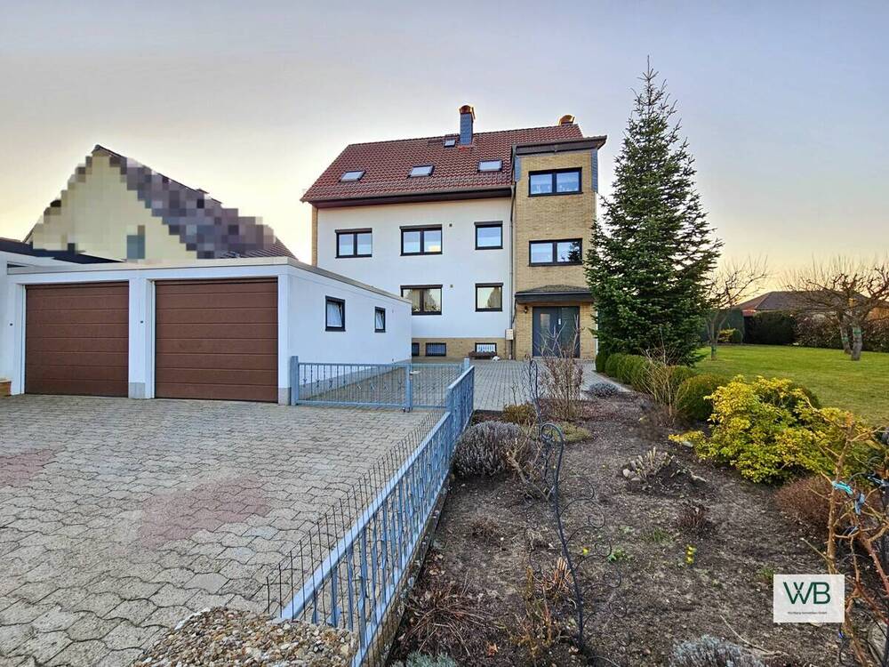 Thumbnail-Saniertes Zweifamilienhaus + zusätzlich ausgebautem Dachgeschoss inkl. Baugrundstück in Hehlingen