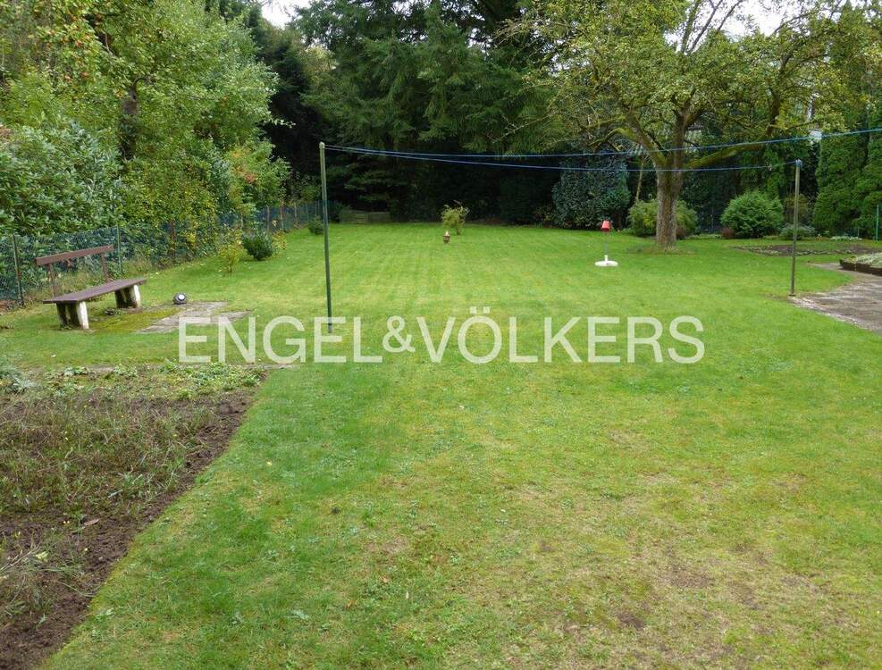 Thumbnail-Sanierung Altbestand oder Grundstück für EFHRHMFH Bebauung in Hamburg Volksdorf.