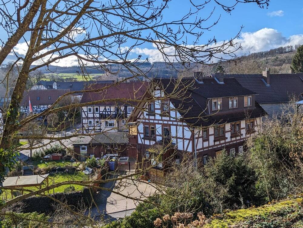 Thumbnail-Tradition trifft Raumvielfalt - Großes Wohnhaus mit Einliegerwohnung und Gartenidylle