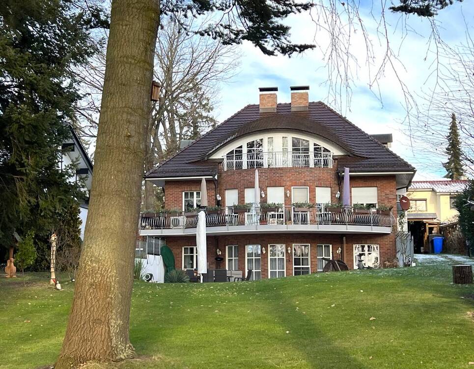 Blick auf das Mehrfamilienhaus