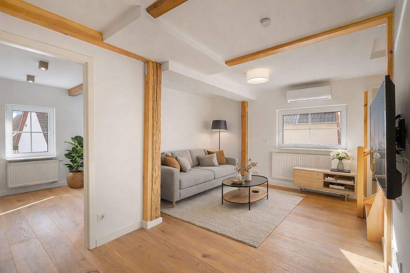 Thumbnail-Hofheim-Diedenbergen: Modernisiertes Einfamilienhaus mit Einliegerwohnung