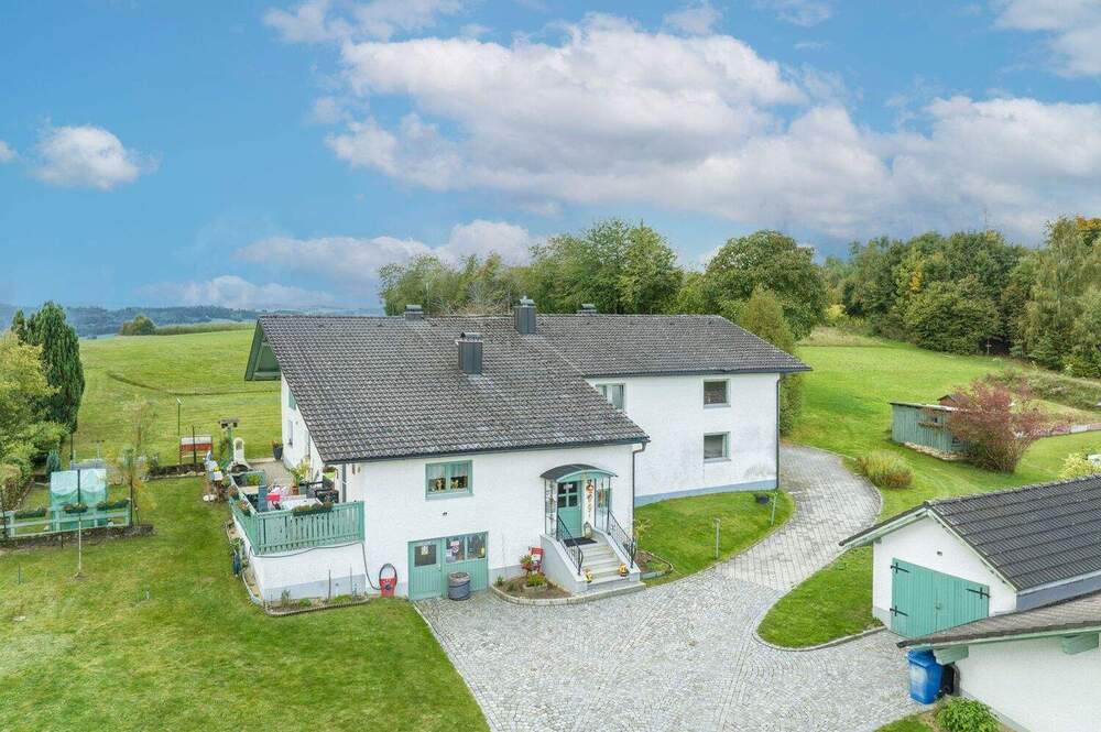 Thumbnail-Teilweise vermietetes Zweifamilienhaus in ruhiger Lage