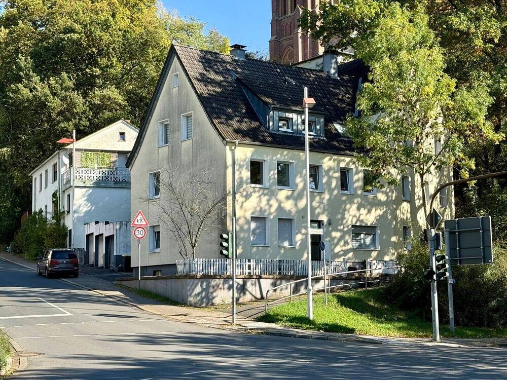 Thumbnail-Fröndenberg-Mitte: Mehrfamilienhaus mit drei Garagen in zentraler Lage - Komplett vermietet!