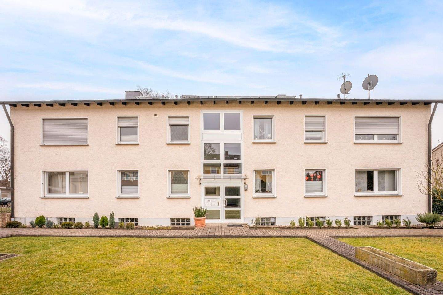 Thumbnail-Eigennutzung plus Mieteinnahmen - vielseitiges Mehrfamilienhaus mit Potenzial