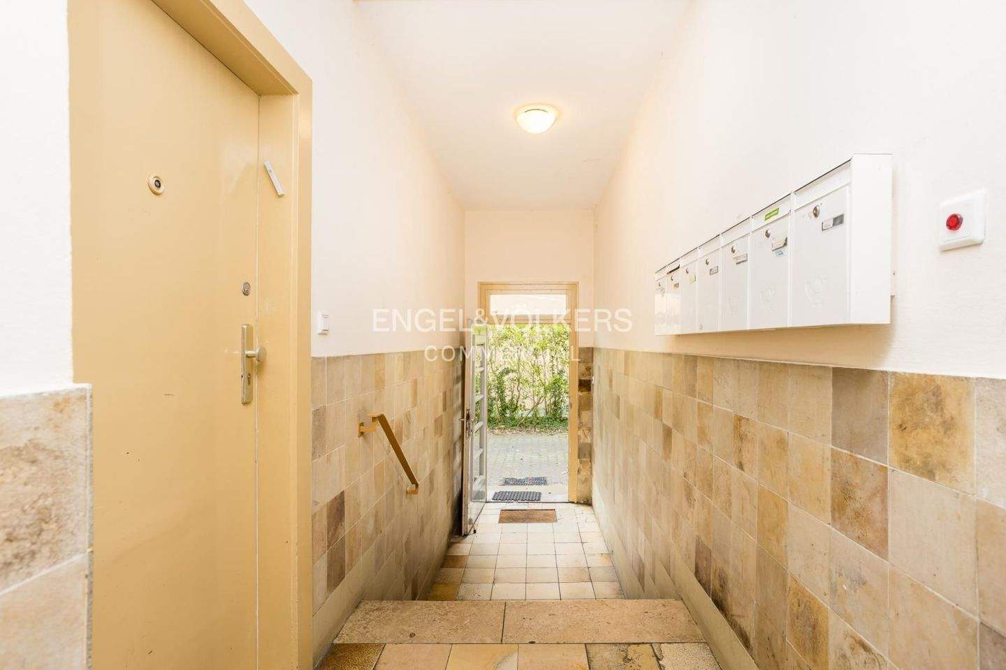 Thumbnail-Gepflegtes Wohn- und Geschäftshaus mit ausgebautem Dachgeschoss