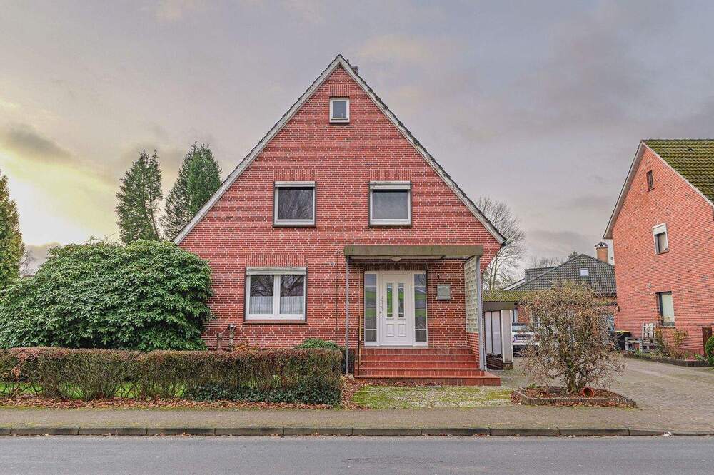 Thumbnail-RESERVIERT - Zentral gelegenes Haus mit schönem Grundstück und Entwicklungspotenzial!