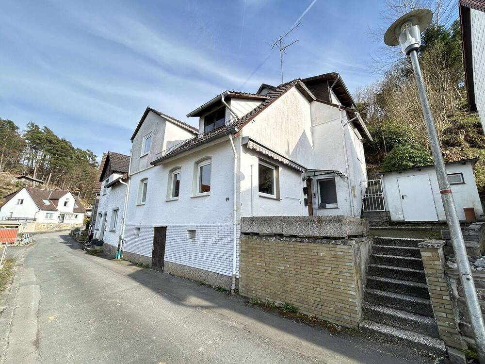 Thumbnail-Einfamilienhaus mit Garage und einem weiteren Grundstück in Diemelstadt-Wrexen