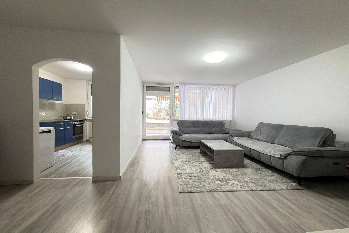 Thumbnail-Zentrale, vermietete 3 Zi. Wohnung mit TG & Außenstellplatz sowie Terrasse im Herzen von Augsburg