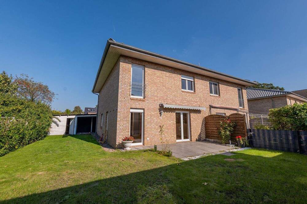 Thumbnail-RESERVIERT - Helle Doppelhaushälfte von 2009 mit Garten - Komfortables Familienwohnen