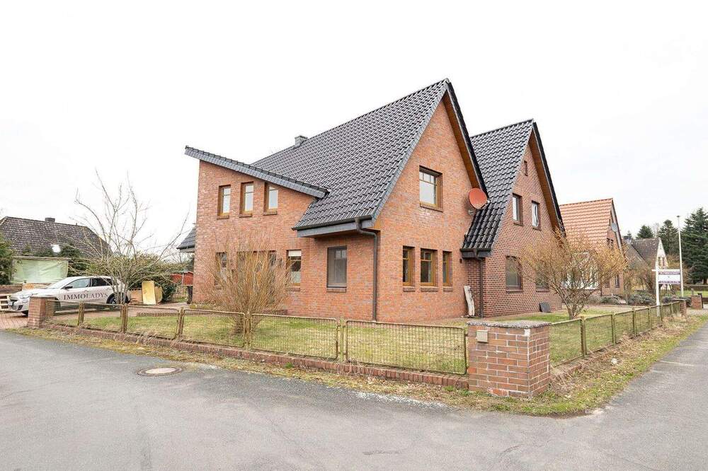 Thumbnail-RESERVIERT-Provisionsfrei: Zeitlos vereint - Stilvolles Zweifamilienhaus mit Raum für Individualität