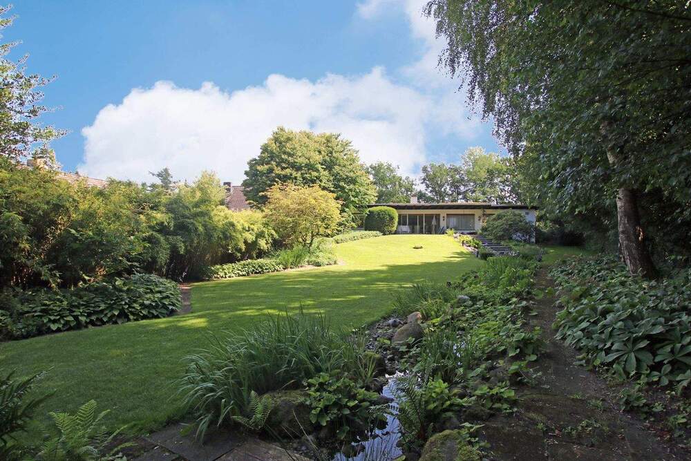 Thumbnail-Zeitlose Architektur im Atriumstil - großzügiges Wohnen auf einer Ebene mit Einliegertrakt, Pool und Parkgrundstück