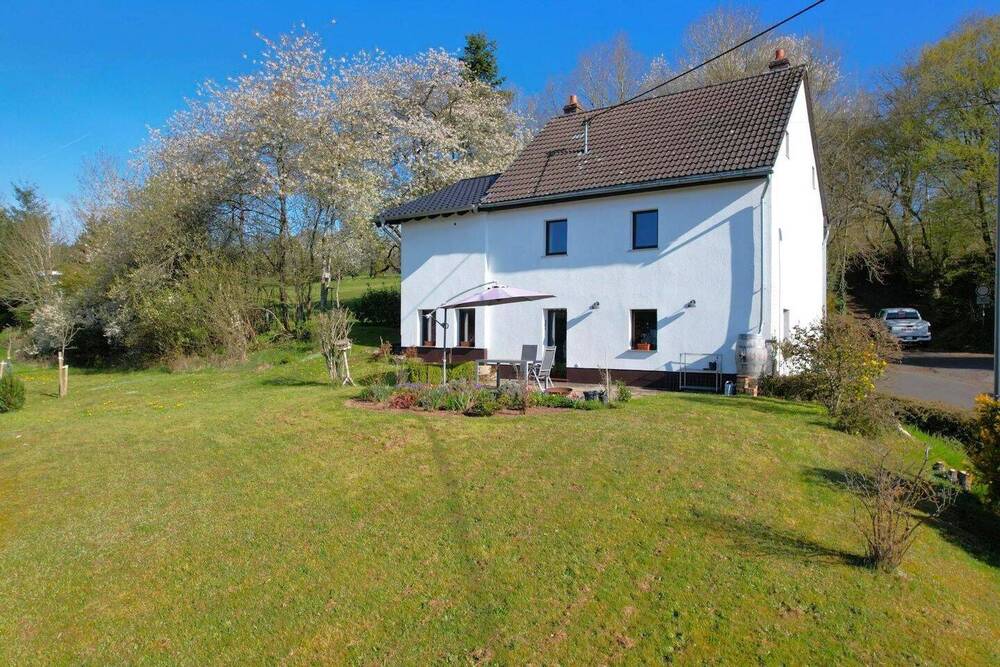 Thumbnail-Freistehendes Einfamilienhaus mit Terrasse, Garten, Garage und Aussicht in Meisburg