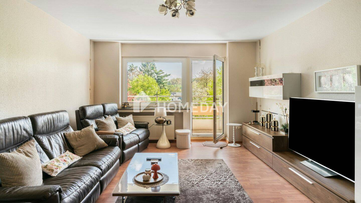 Thumbnail-Großzügige 4-Zimmer-Wohnung mit Loggia und Stellplatz