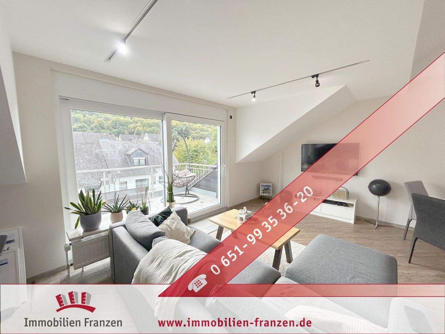Thumbnail-ca. 87 m² große, aufwändig sanierte, energieeffiziente, und helle Dachgeschosswohnung mit sonnigem Balkon - ideal für Paare !