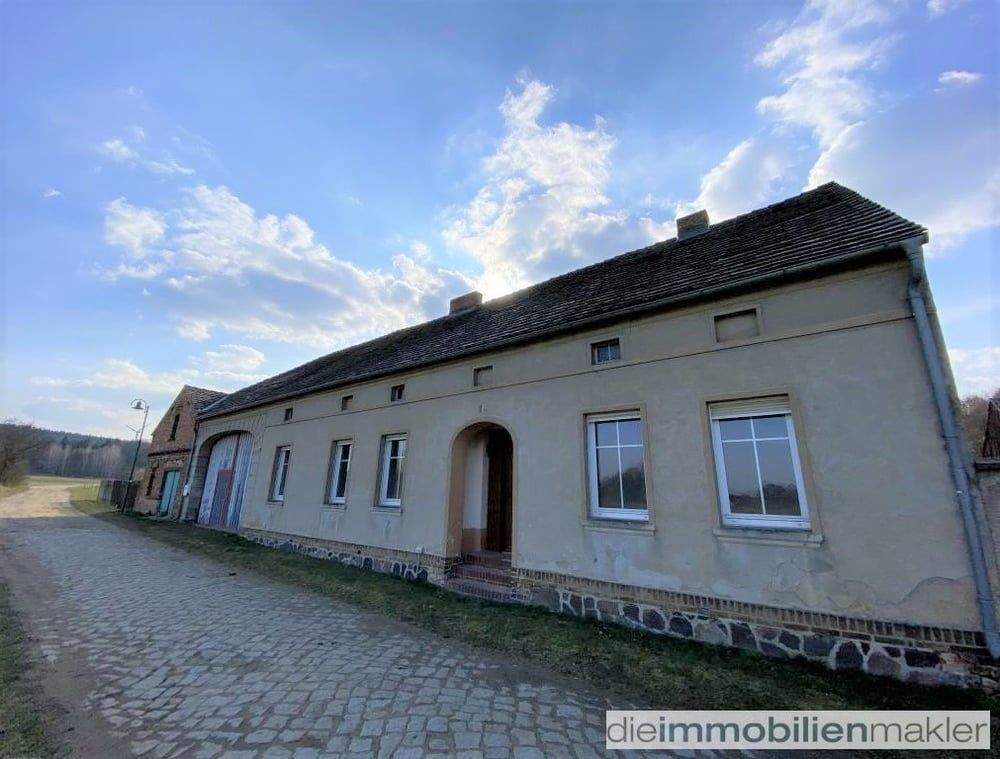 Thumbnail-Idyllischer Vierseitenhof mit Scheune, Stallungen und großem Grünland