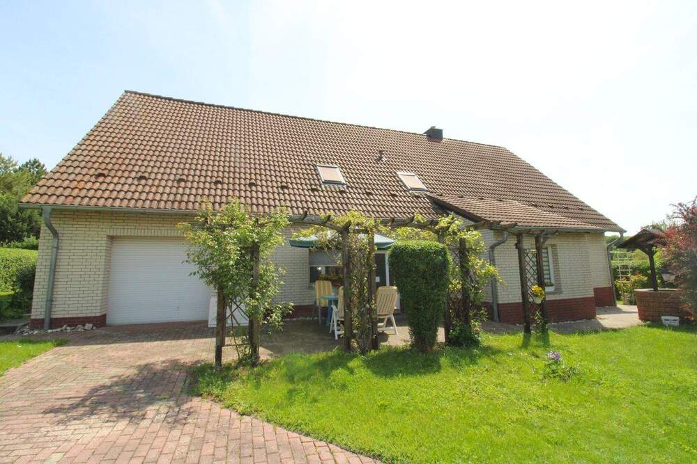 Thumbnail-Einfamilienhaus plus Einliegerwohnung gesucht? Hier auf idyllisch angelegtem Grundstück in schöner Ortsrandlage möglich