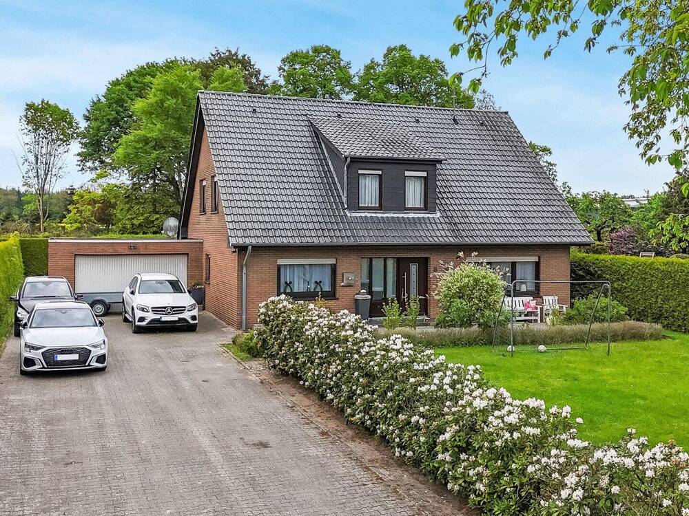 Thumbnail-Modernisiertes Einfamilienhaus mit großem Grundstück in ruhiger Wohnlage!