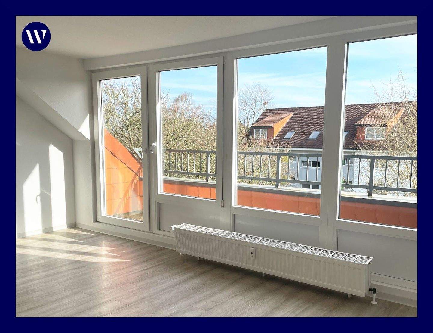 Thumbnail-Mit Chick und Charme: Renovierte 3 Zimmer mit Balkon, leichte Schrägen, Design-Boden, modernes Bad