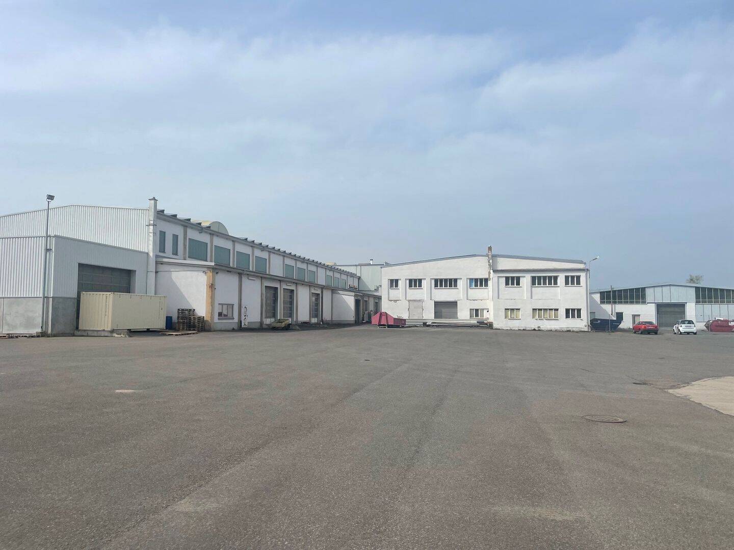 Thumbnail-3 Lagerhallen mit Bürogebäude, Garagen und Freiflächen auf ca. 30.000 m² Grundstück