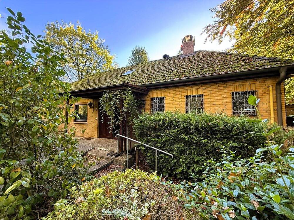 Thumbnail-Wohnen im eigenen Wald! Modernisierungsbedürftiges Einfamilienhaus auf weitläufigem Erbbaugrundstück