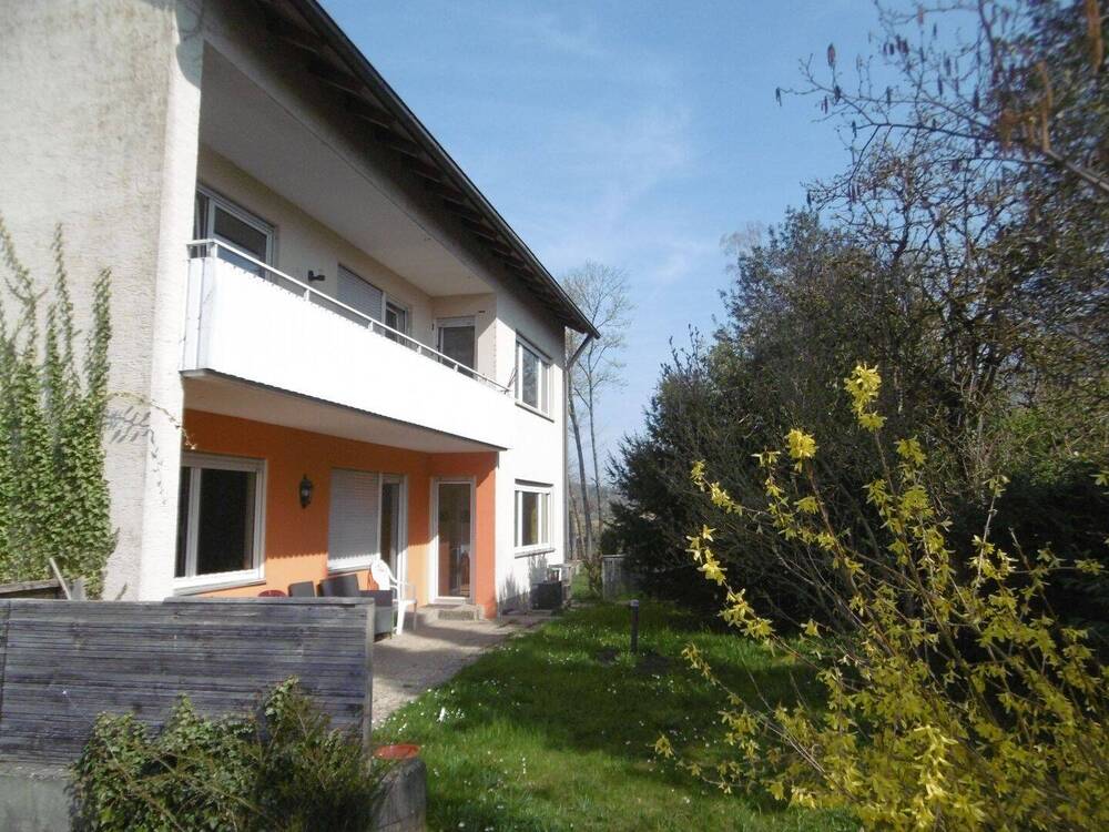 Thumbnail-Ein Dreifamillienhaus in wunderschöner, grüner Lage