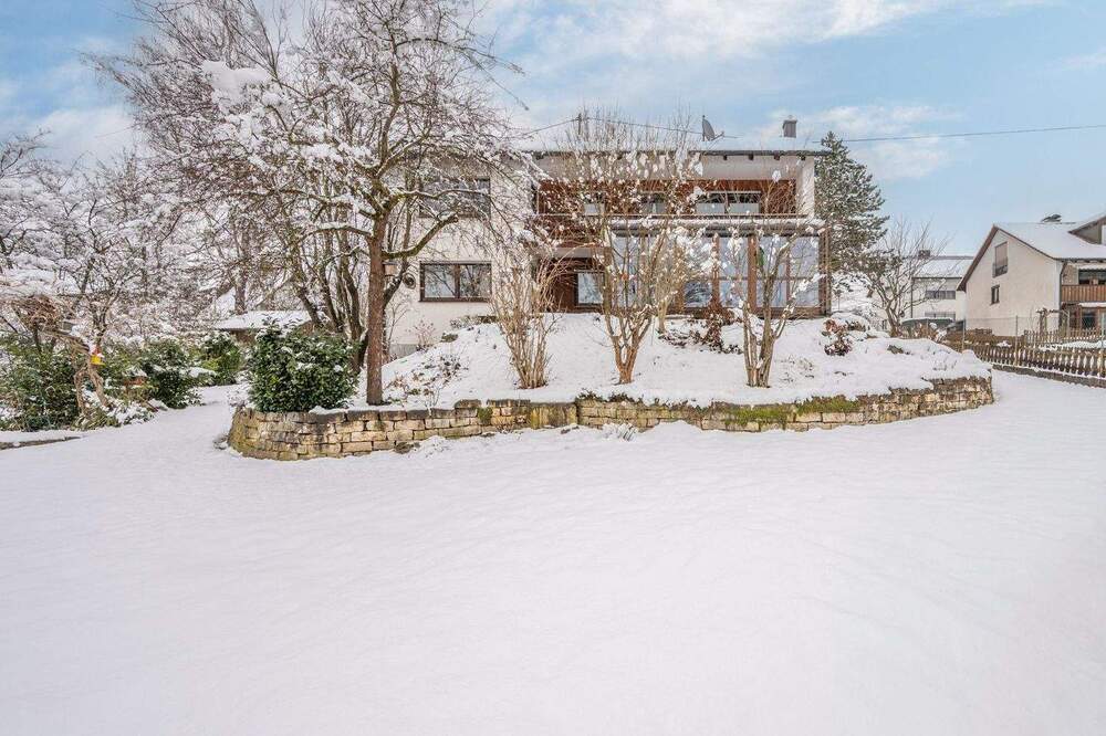 Thumbnail-AIGNER - Großes Zweifamilienhaus mit Eckgrundstück und Ausblick in ruhiger Lage