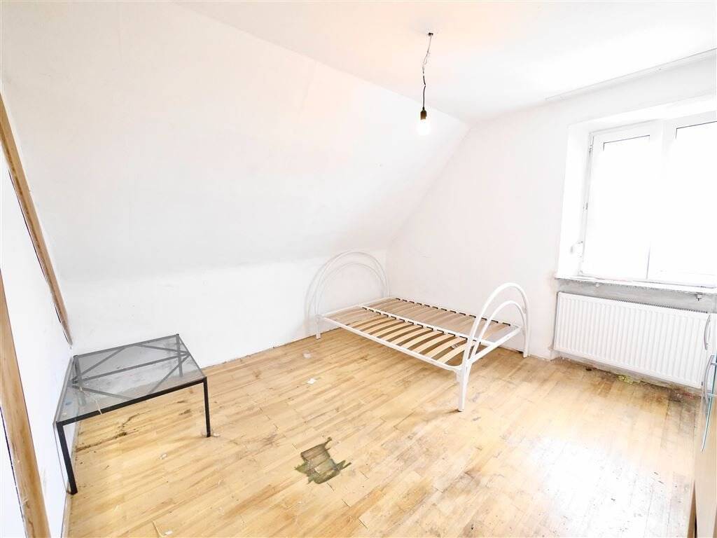 Schlaf-/Kinderzimmer links
