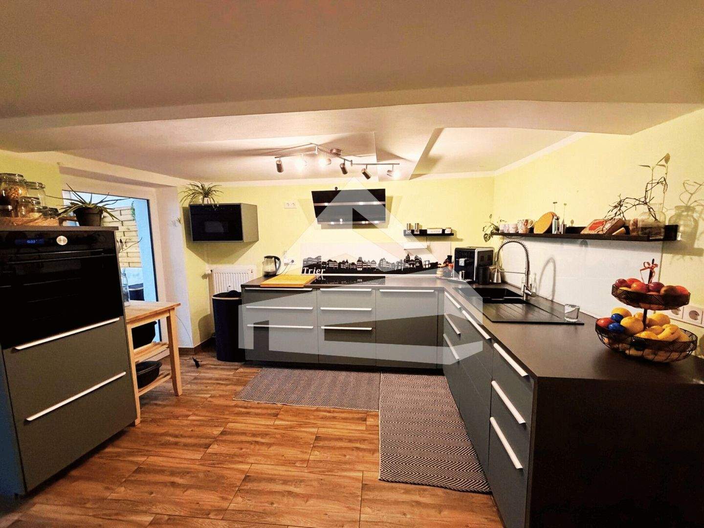 Thumbnail-Gepflegtes Mehrfamilienhaus mit 4 Wohneinheiten sowie Garten und Innenhofterrasse