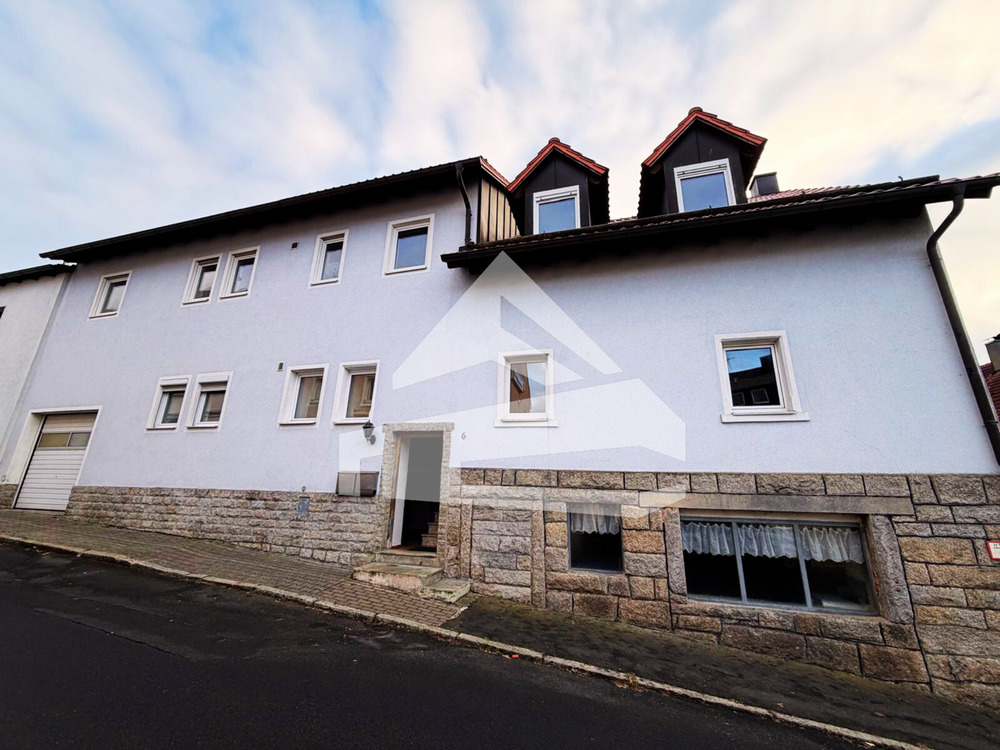 Thumbnail-Charmantes Zweifamilienhaus mit 10 Zimmern, Kamin, Terrasse & Balkon – Vielseitig nutzbar in idyllischer Lage