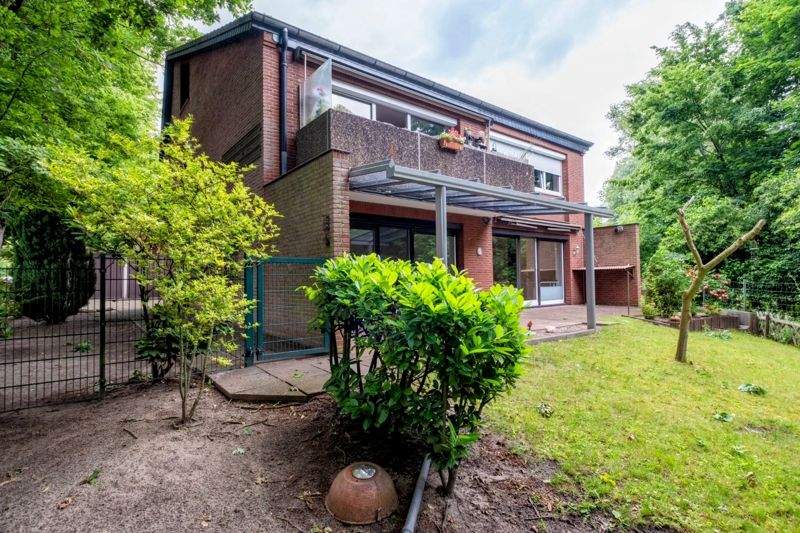 Thumbnail-Unten wohnen und oben Mieteinnahmen generieren- 2-3 Familienhaus mit Garten und Garagen zu verkaufen