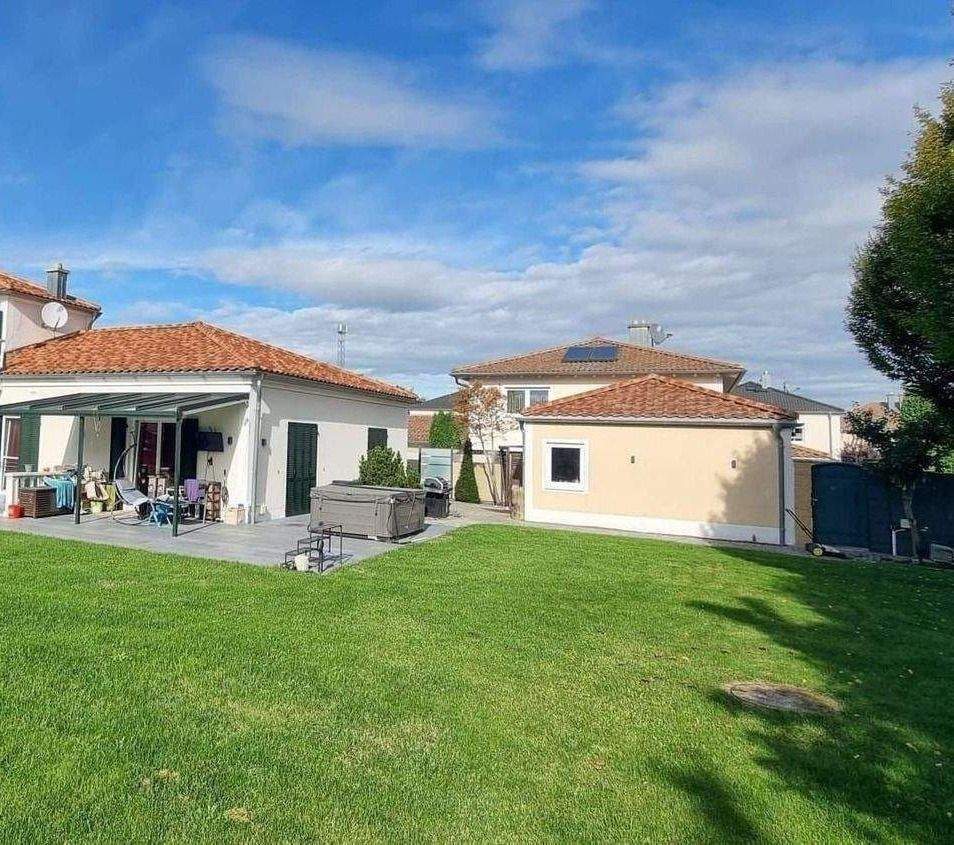 Thumbnail-NEUMANN - Hochwertige Doppelhaushälfte in top Lage