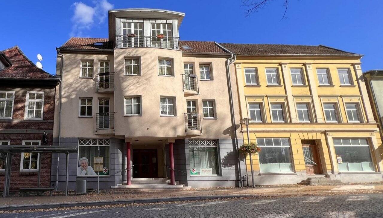 Frontansicht Große Straße Nr.60) und Altbau (Nr.58)