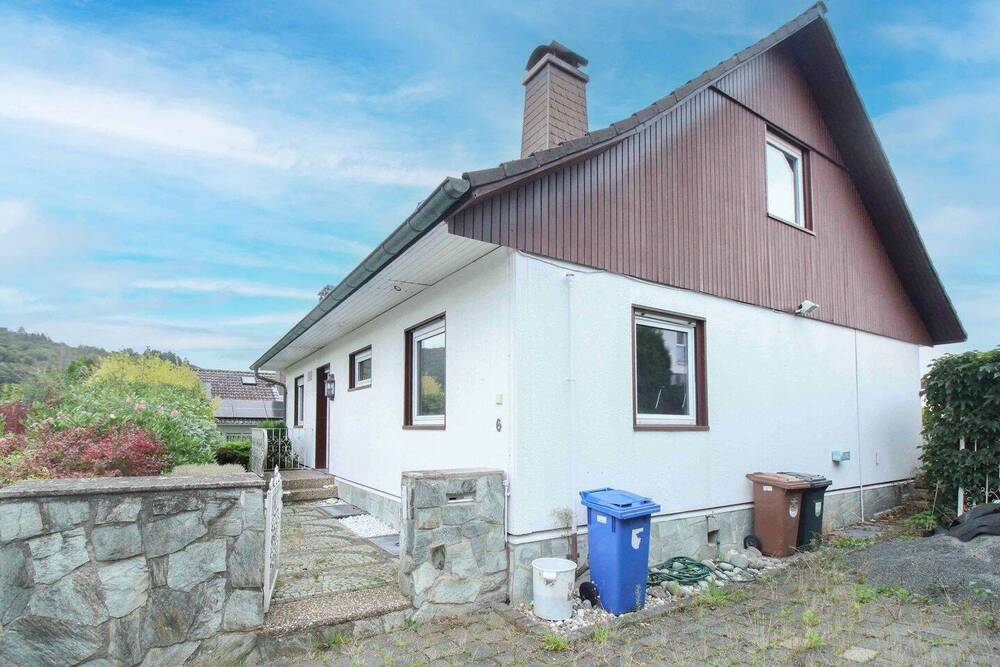 Thumbnail-Großzügiges EFH mit Einliegerwohnung in Eppstein - ideal für Familien und Mehrgenerationenwohnen