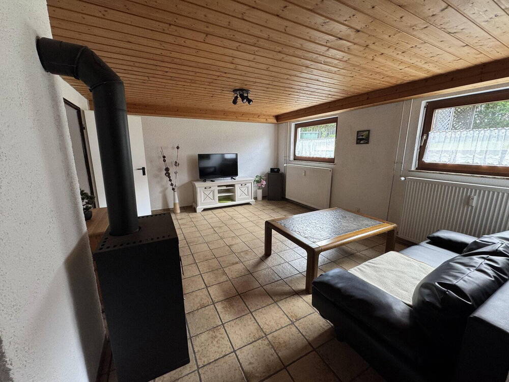 Thumbnail-Souterrainwohnung, große Wohnküche, innenliegender Gewölbekeller, möbliert, provisionsfrei